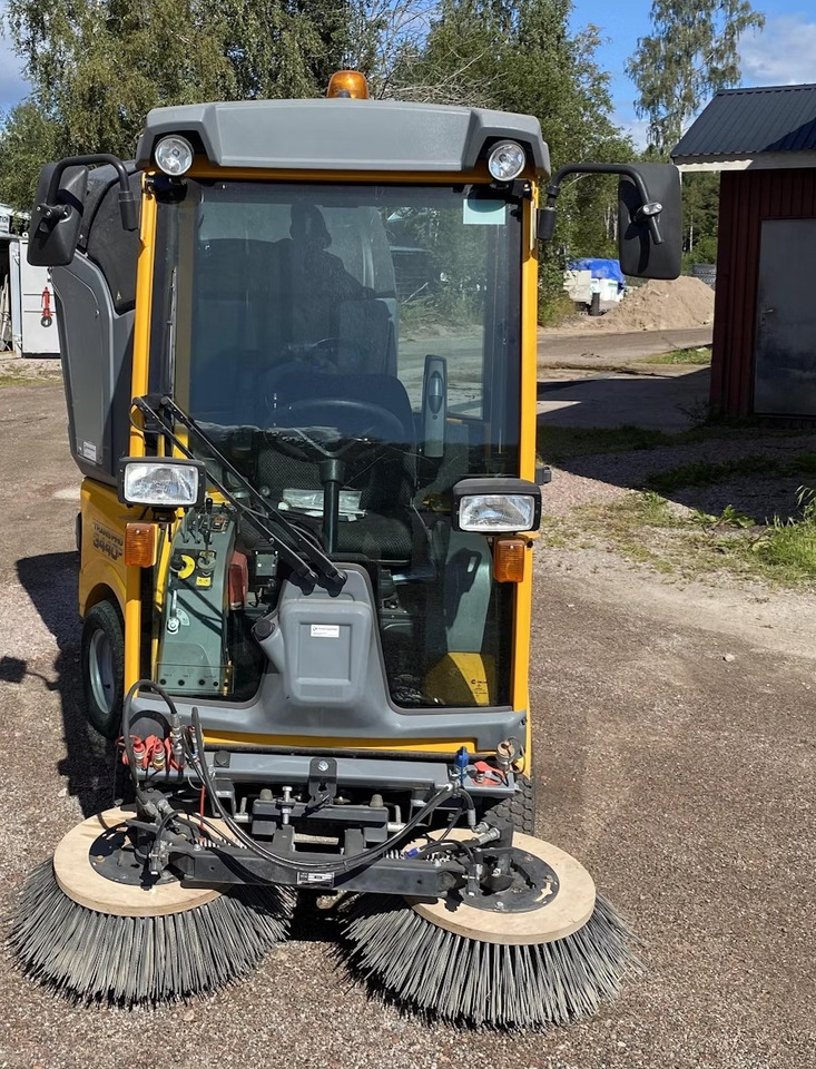 Belos Transpro 3440 - Utcaseprő gép: 3 kép. Belos Transpro 3440 - Utcaseprő gép: 3 kép.
