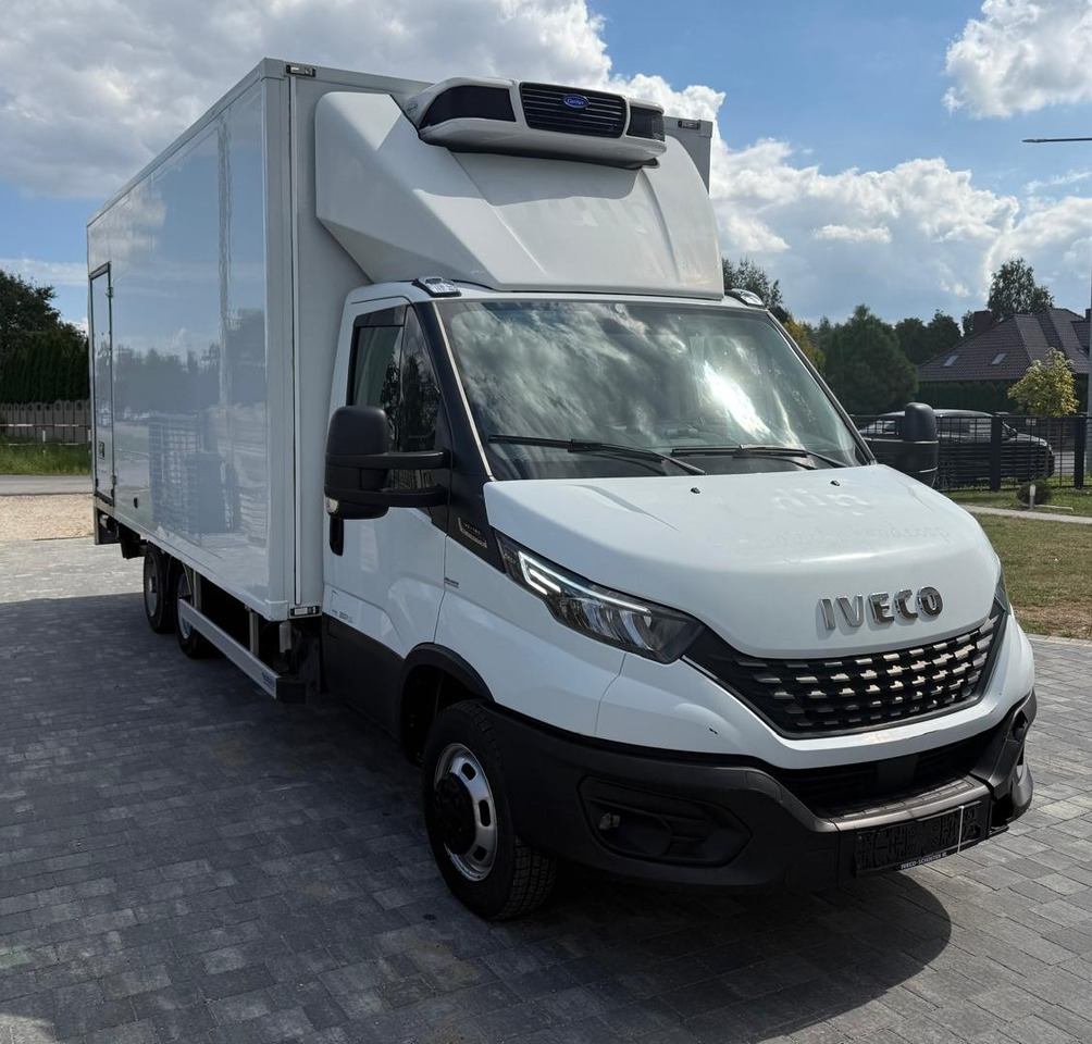 IVECO 40C18 BE COMBI – chłodnia z windą, kat. B+E, polift, 2019 rok - Hűtős kisteherautó: 4 kép. IVECO 40C18 BE COMBI – chłodnia z windą, kat. B+E, polift, 2019 rok - Hűtős kisteherautó: 4 kép.