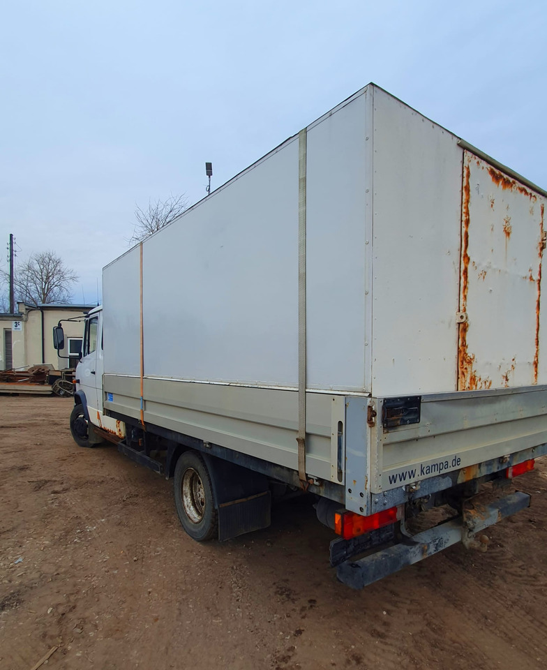 MERCEDES-BENZ Vario 814D - Platós teherautó: 4 kép. MERCEDES-BENZ Vario 814D - Platós teherautó: 4 kép.