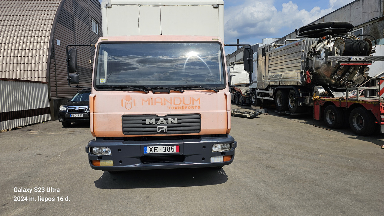 MAN 12.220 - Hőszigetelt teherautó: 4 kép. MAN 12.220 - Hőszigetelt teherautó: 4 kép.
