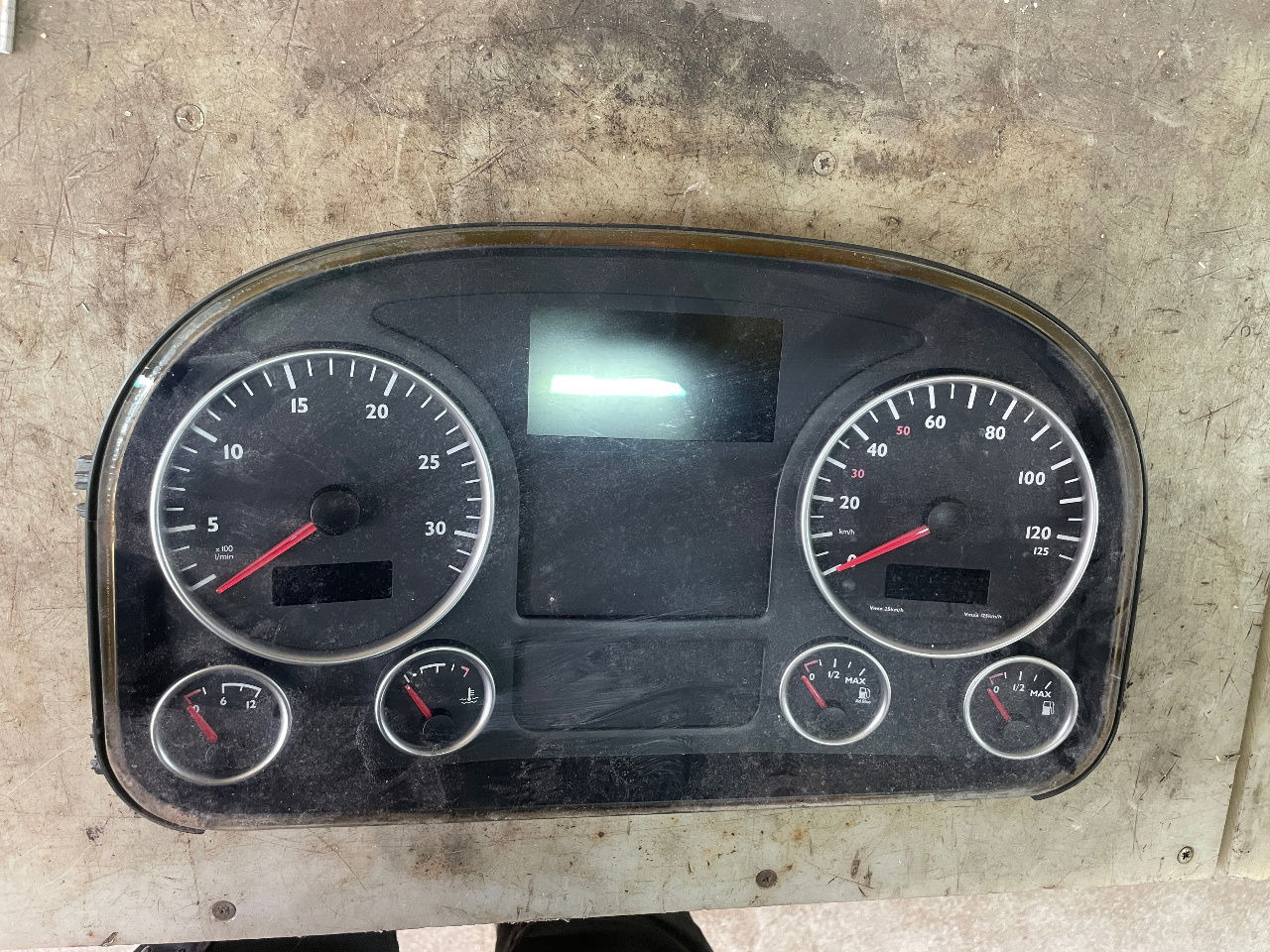 MAN MAN Lions City Kombiinstrument 81.272026224 81272026224 - Elektromos rendszer - Teherautó: 1 kép. MAN MAN Lions City Kombiinstrument 81.272026224 81272026224 - Elektromos rendszer - Teherautó: 1 kép.