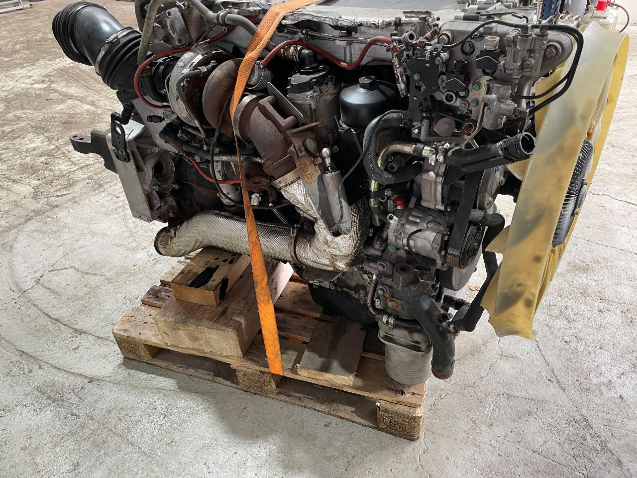 MAN Motor MAN TGX TGS D2676 Euro 6 Lf25 LF 25 - Motor és alkatrészek - Teherautó: 4 kép. MAN Motor MAN TGX TGS D2676 Euro 6 Lf25 LF 25 - Motor és alkatrészek - Teherautó: 4 kép.