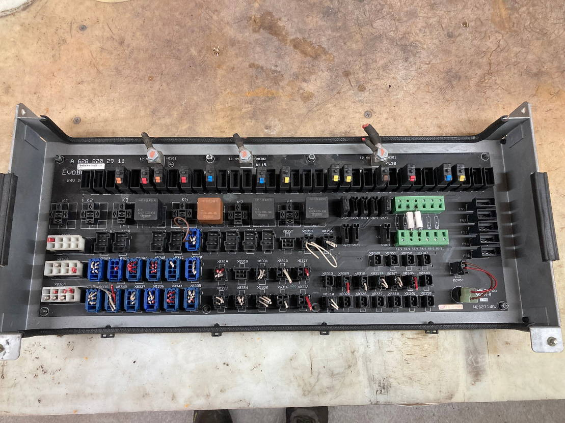 Mercedes-Benz Platine Mercedes Citaro Sicherung A6288203111 A6288202911 - Elektromos rendszer - Busz: 1 kép. Mercedes-Benz Platine Mercedes Citaro Sicherung A6288203111 A6288202911 - Elektromos rendszer - Busz: 1 kép.