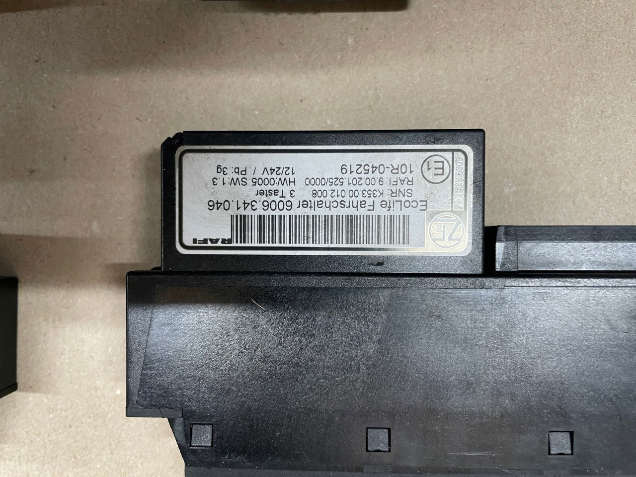 ZF ZF Ecolife Fahrschalter Gangwahlschalter 6006.341.033 6006.341.027 Schalter - Elektromos rendszer - Busz: 3 kép. ZF ZF Ecolife Fahrschalter Gangwahlschalter 6006.341.033 6006.341.027 Schalter - Elektromos rendszer - Busz: 3 kép.