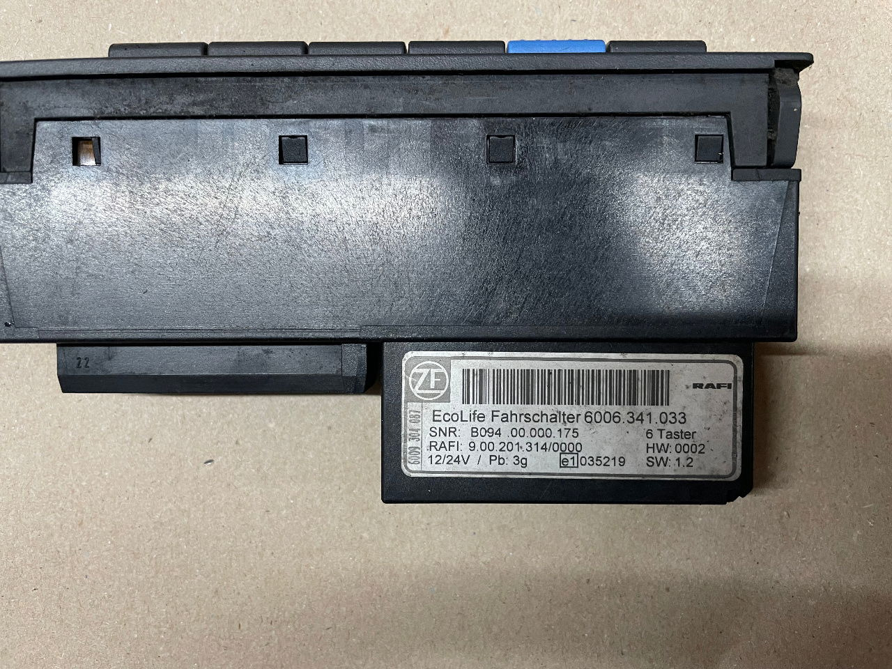 ZF ZF Ecolife Fahrschalter Gangwahlschalter 6006.341.033 6006.341.027 Schalter - Elektromos rendszer - Busz: 4 kép. ZF ZF Ecolife Fahrschalter Gangwahlschalter 6006.341.033 6006.341.027 Schalter - Elektromos rendszer - Busz: 4 kép.