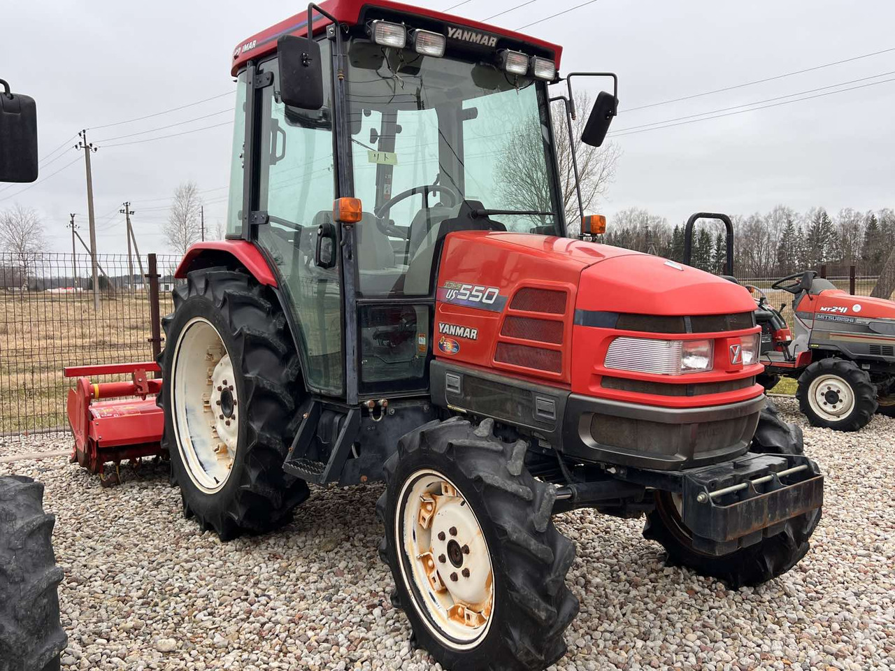 Yanmar US550 - Kistraktor: 2 kép. Yanmar US550 - Kistraktor: 2 kép.