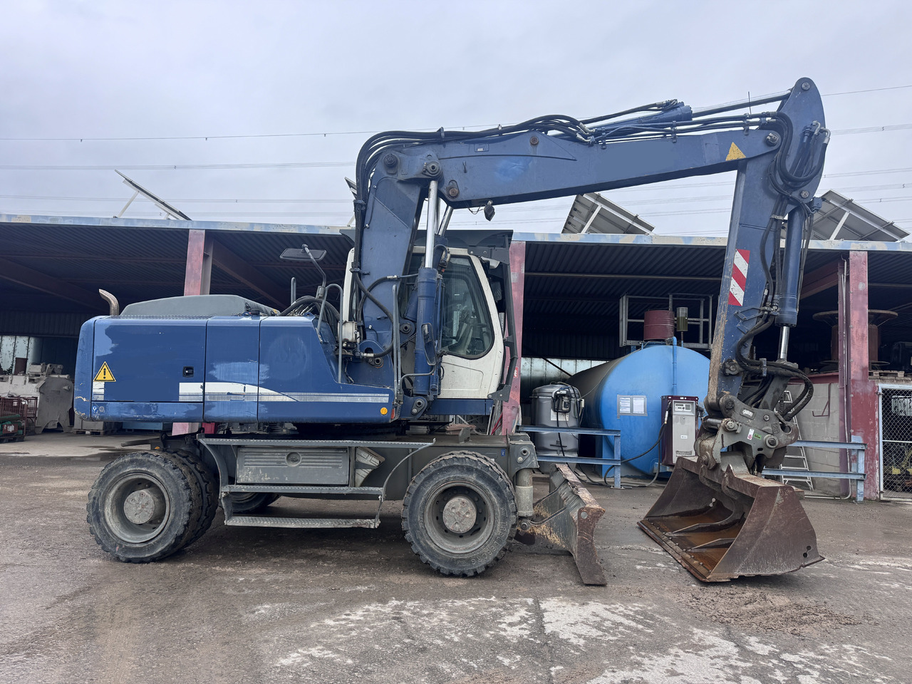 LIEBHERR A 904 C Litronic - Gumikerekes kotró: 4 kép. LIEBHERR A 904 C Litronic - Gumikerekes kotró: 4 kép.