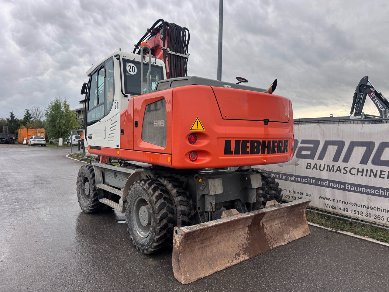 LIEBHERR A 916 Litronic - Gumikerekes kotró: 4 kép. LIEBHERR A 916 Litronic - Gumikerekes kotró: 4 kép.