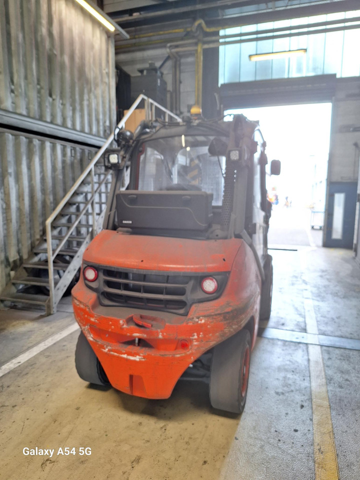 LINDE H 50 D-02 600 - Dízel targonca: 3 kép. LINDE H 50 D-02 600 - Dízel targonca: 3 kép.