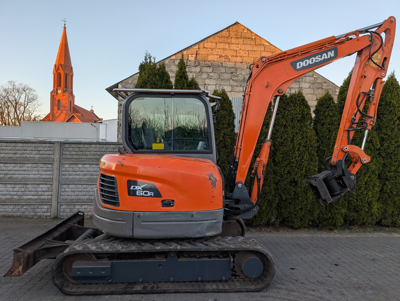 DOOSAN DX60R - Kotrógép: 2 kép. DOOSAN DX60R - Kotrógép: 2 kép.