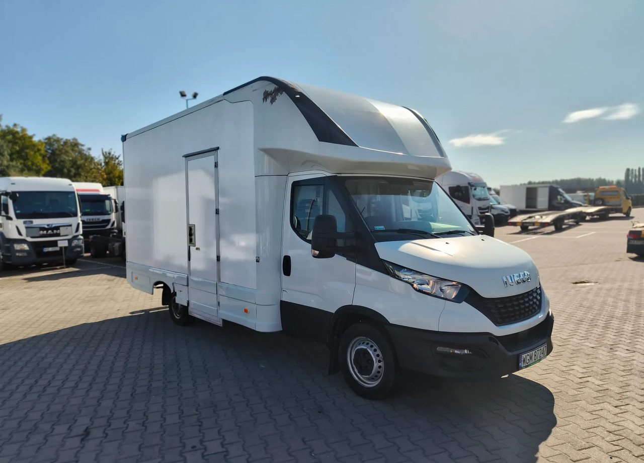IVECO DAILY 35S14 - Dobozos kisteherautó: 2 kép. IVECO DAILY 35S14 - Dobozos kisteherautó: 2 kép.