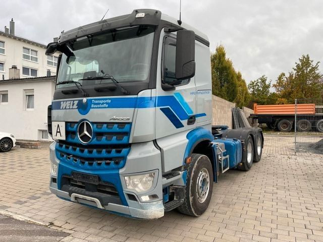 Mercedes-Benz Arocs 2643 Retarder * Euro 6 * Standheizung - Nyergesvontató: 1 kép. Mercedes-Benz Arocs 2643 Retarder * Euro 6 * Standheizung - Nyergesvontató: 1 kép.