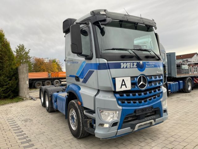 Mercedes-Benz Arocs 2643 Retarder * Euro 6 * Standheizung - Nyergesvontató: 5 kép. Mercedes-Benz Arocs 2643 Retarder * Euro 6 * Standheizung - Nyergesvontató: 5 kép.