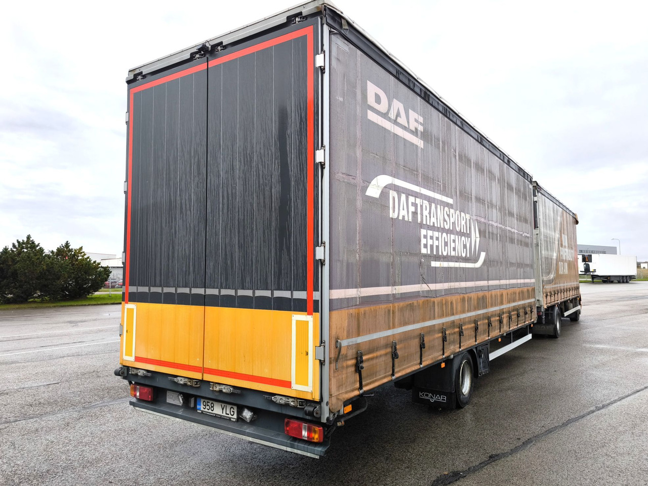 DAF LF 280 FA - Ponyvás teherautó: 4 kép. DAF LF 280 FA - Ponyvás teherautó: 4 kép.