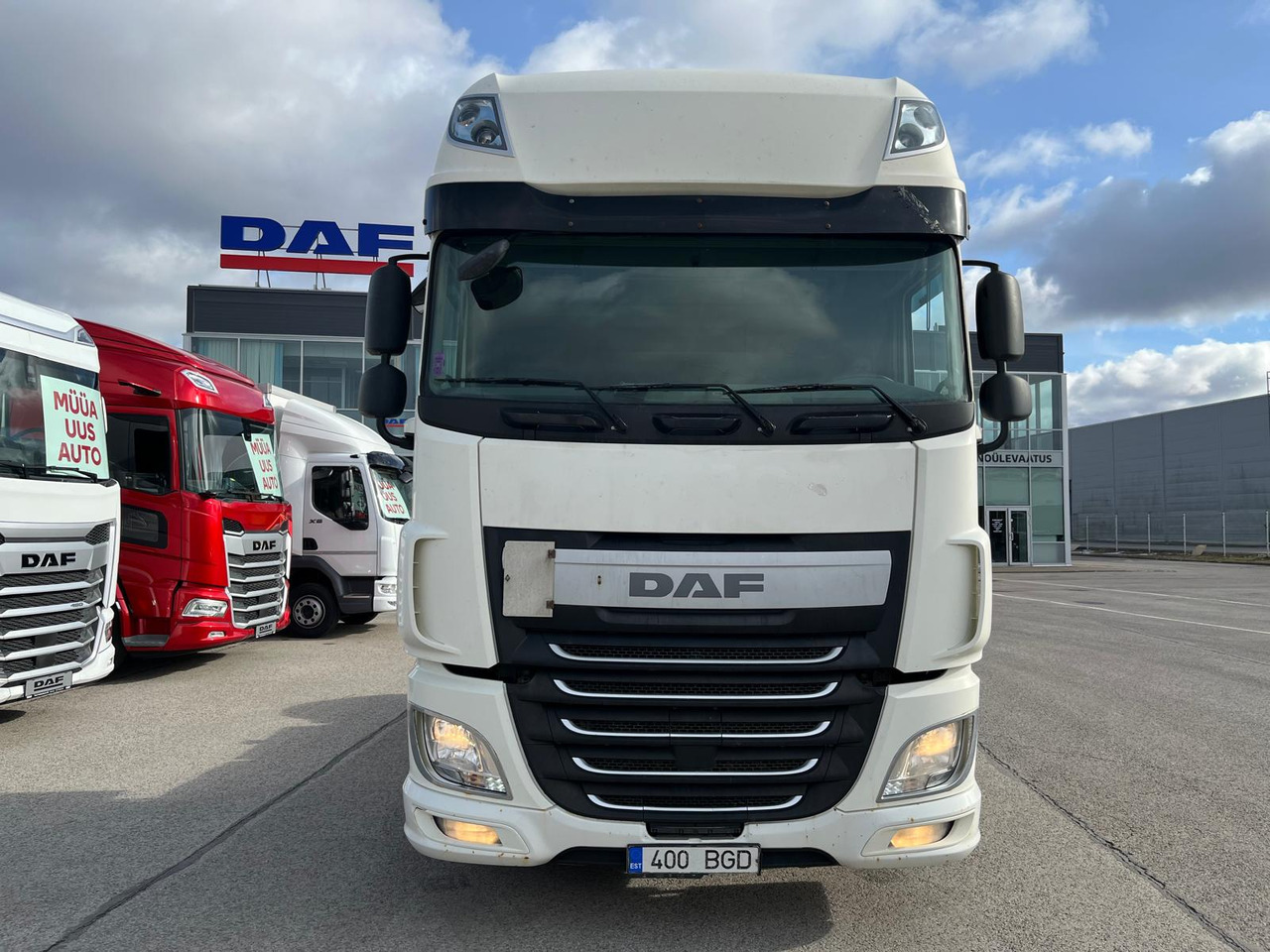 DAF XF460FT Manual - Nyergesvontató: 2 kép. DAF XF460FT Manual - Nyergesvontató: 2 kép.