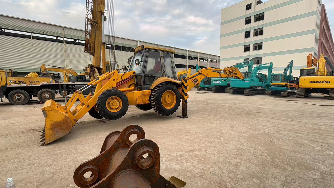 JCB 3CX - Kotrórakodó: 5 kép. JCB 3CX - Kotrórakodó: 5 kép.
