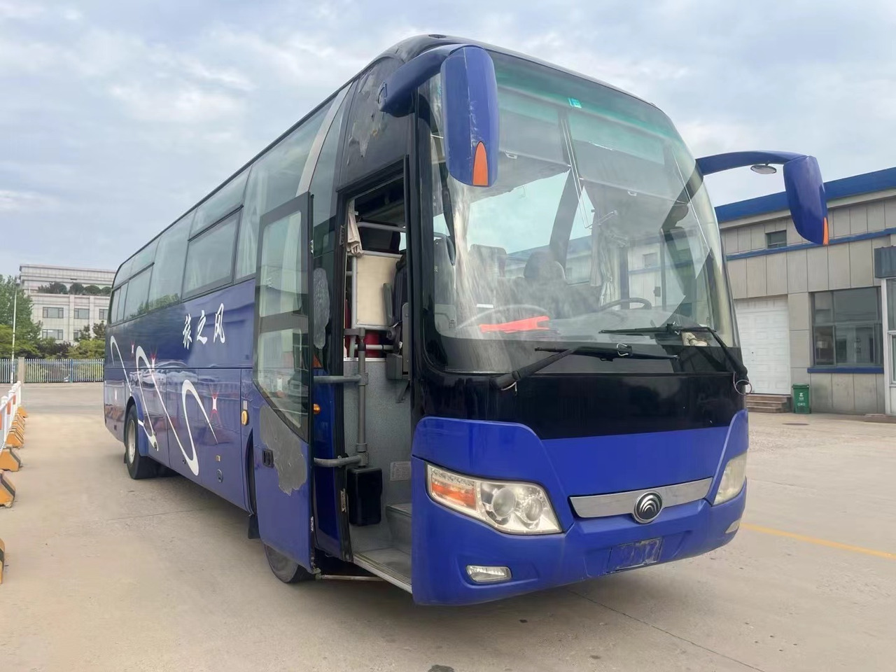 YUTONG ZK6110 - Távolsági busz: 1 kép. YUTONG ZK6110 - Távolsági busz: 1 kép.