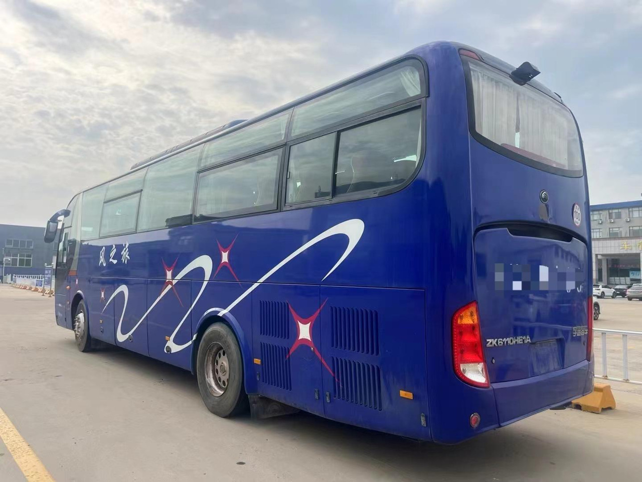 YUTONG ZK6110 - Távolsági busz: 2 kép. YUTONG ZK6110 - Távolsági busz: 2 kép.
