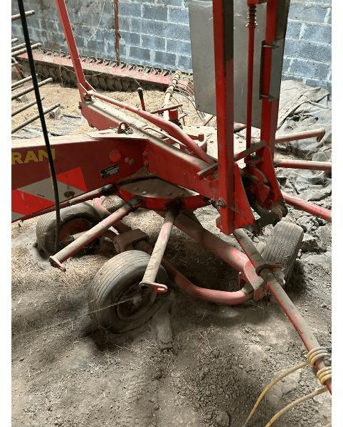 AGRAM 484 - Szénaforgató: 2 kép. AGRAM 484 - Szénaforgató: 2 kép.