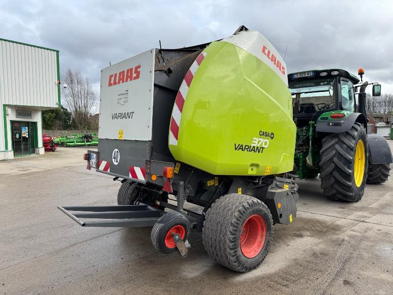 CLAAS VARIANT 370 - Bálázó: 4 kép. CLAAS VARIANT 370 - Bálázó: 4 kép.