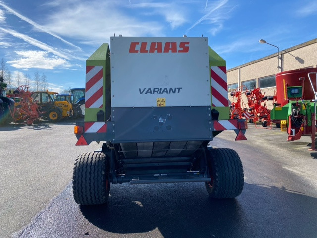 CLAAS VARIANT 370 - Bálázó: 5 kép. CLAAS VARIANT 370 - Bálázó: 5 kép.