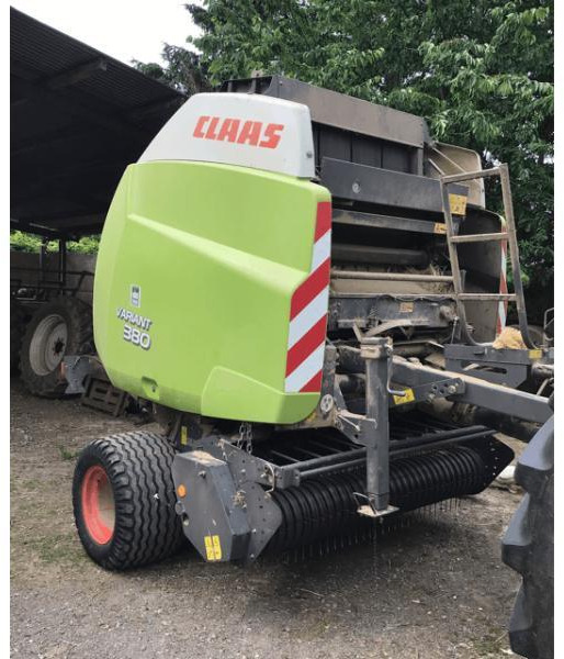 CLAAS VARIANT 380 - Bálázó: 1 kép. CLAAS VARIANT 380 - Bálázó: 1 kép.