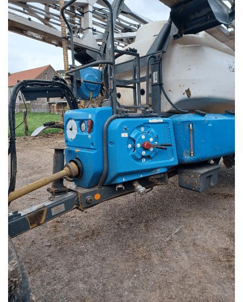 Vontatott permetezők EVRARD METEOR 4200: 6 kép. Vontatott permetezők EVRARD METEOR 4200: 6 kép.