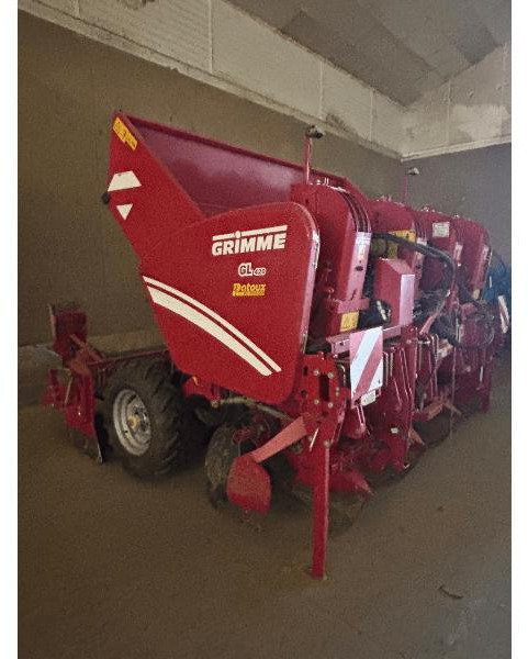 GRIMME GL420 - Burgonyaültető: 2 kép. GRIMME GL420 - Burgonyaültető: 2 kép.
