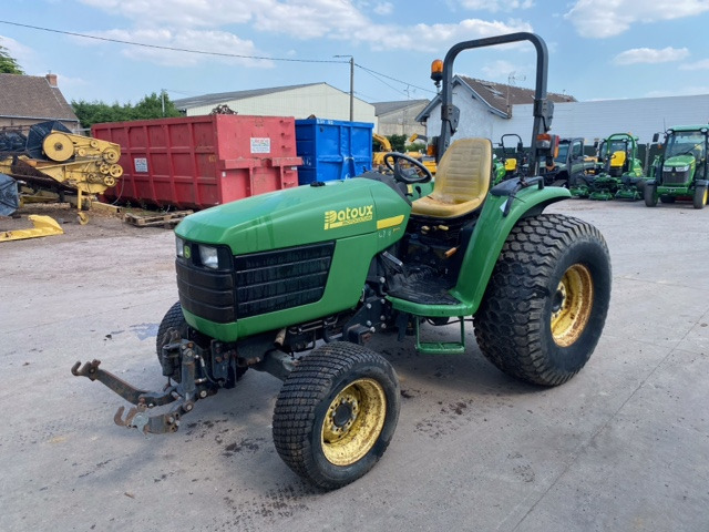 JOHN DEERE 4710 - Traktor: 1 kép. JOHN DEERE 4710 - Traktor: 1 kép.