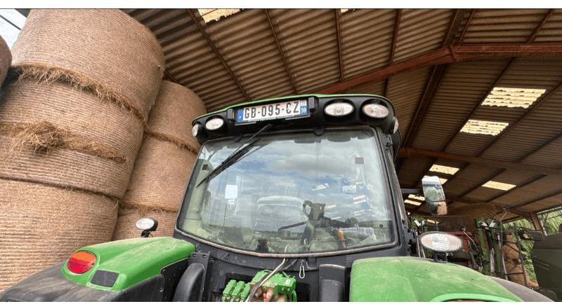 JOHN DEERE 6130R - Traktor: 3 kép. JOHN DEERE 6130R - Traktor: 3 kép.