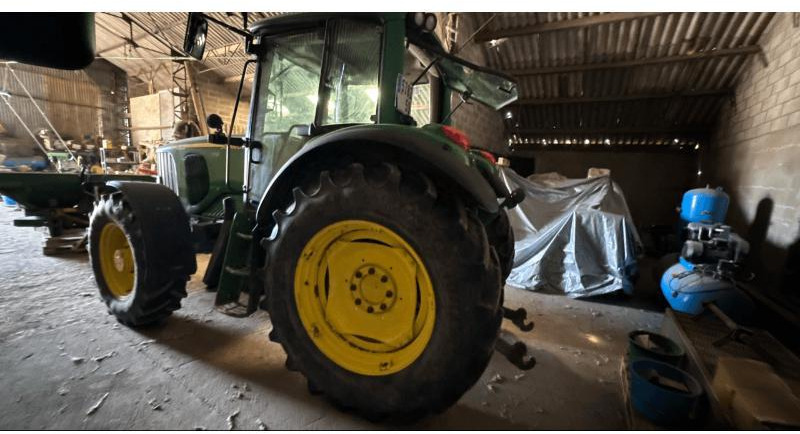 JOHN DEERE 6520 - Traktor: 3 kép. JOHN DEERE 6520 - Traktor: 3 kép.