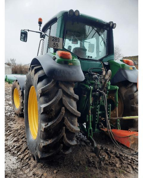 JOHN DEERE 6820 - Traktor: 2 kép. JOHN DEERE 6820 - Traktor: 2 kép.