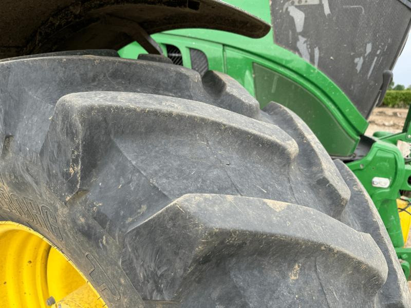 Traktor JOHN DEERE 6R250: 8 kép.