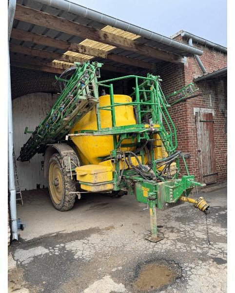 JOHN DEERE 832I - Vontatott permetezők: 2 kép. JOHN DEERE 832I - Vontatott permetezők: 2 kép.