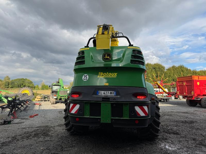 Önjáró szecskázógép JOHN DEERE 8400: 6 kép.