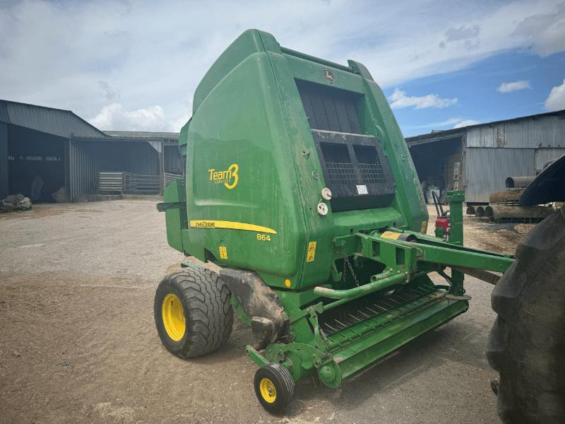 JOHN DEERE 864 - Bálázó: 2 kép. JOHN DEERE 864 - Bálázó: 2 kép.