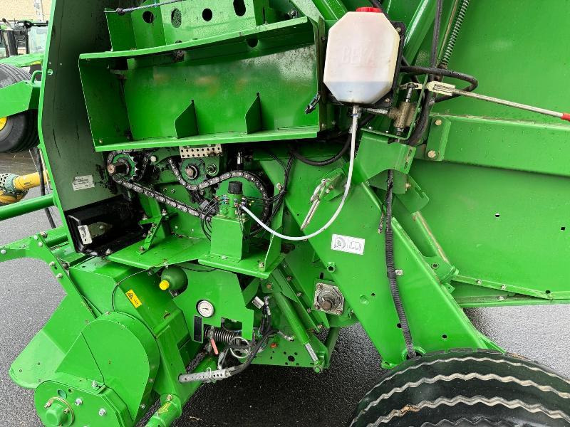 JOHN DEERE 864 - Bálázó: 5 kép. JOHN DEERE 864 - Bálázó: 5 kép.
