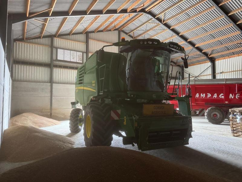 JOHN DEERE T660 - Kombájn: 4 kép. JOHN DEERE T660 - Kombájn: 4 kép.