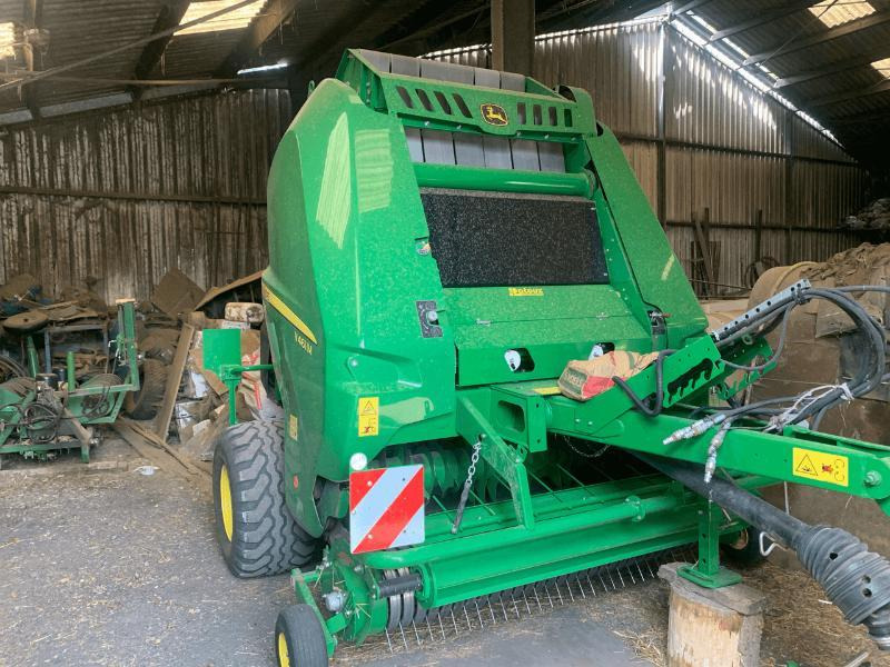 JOHN DEERE V461M - Bálázó: 1 kép. JOHN DEERE V461M - Bálázó: 1 kép.