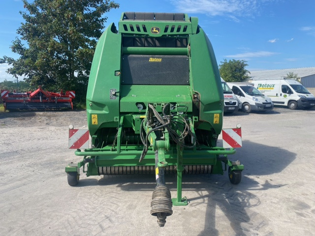 JOHN DEERE V461M - Bálázó: 3 kép. JOHN DEERE V461M - Bálázó: 3 kép.