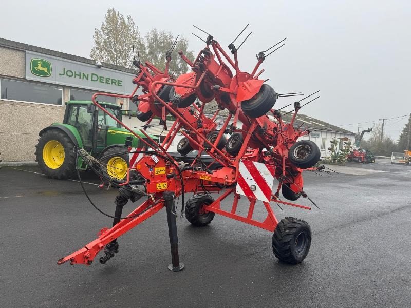 KUHN GF10802T - Szénaforgató: 1 kép. KUHN GF10802T - Szénaforgató: 1 kép.