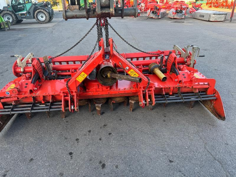 KUHN HR3030 - Talajmaró: 2 kép. KUHN HR3030 - Talajmaró: 2 kép.