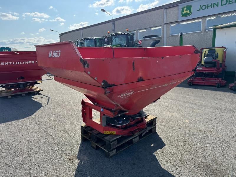 KUHN MDS732 - Műtrágyaszóró: 4 kép. KUHN MDS732 - Műtrágyaszóró: 4 kép.