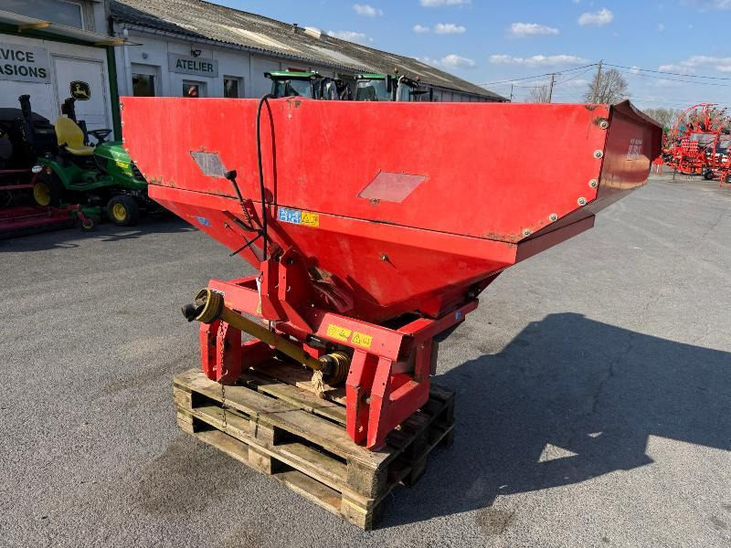 KUHN MDS732 - Műtrágyaszóró: 1 kép. KUHN MDS732 - Műtrágyaszóró: 1 kép.