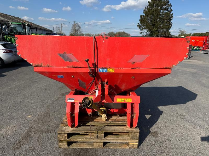 KUHN MDS732 - Műtrágyaszóró: 2 kép. KUHN MDS732 - Műtrágyaszóró: 2 kép.