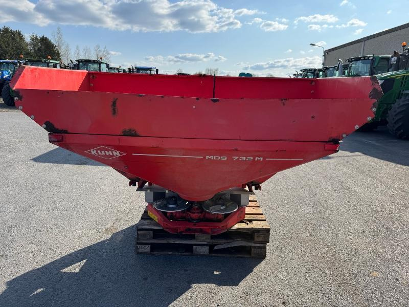 KUHN MDS732 - Műtrágyaszóró: 5 kép. KUHN MDS732 - Műtrágyaszóró: 5 kép.