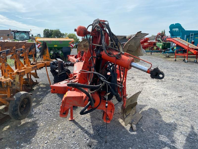 KUHN VARIMASTER 153 - Eke: 3 kép. KUHN VARIMASTER 153 - Eke: 3 kép.