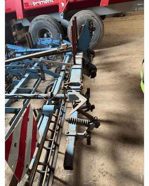 LEMKEN KOMPACTOR 4M - Kultivátor: 4 kép. LEMKEN KOMPACTOR 4M - Kultivátor: 4 kép.