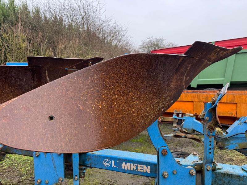 LEMKEN TANSANIT 7CORPS - Eke: 4 kép. LEMKEN TANSANIT 7CORPS - Eke: 4 kép.