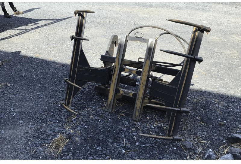 MAGSI PB8DH - Bálafogó - Traktor: 4 kép. MAGSI PB8DH - Bálafogó - Traktor: 4 kép.